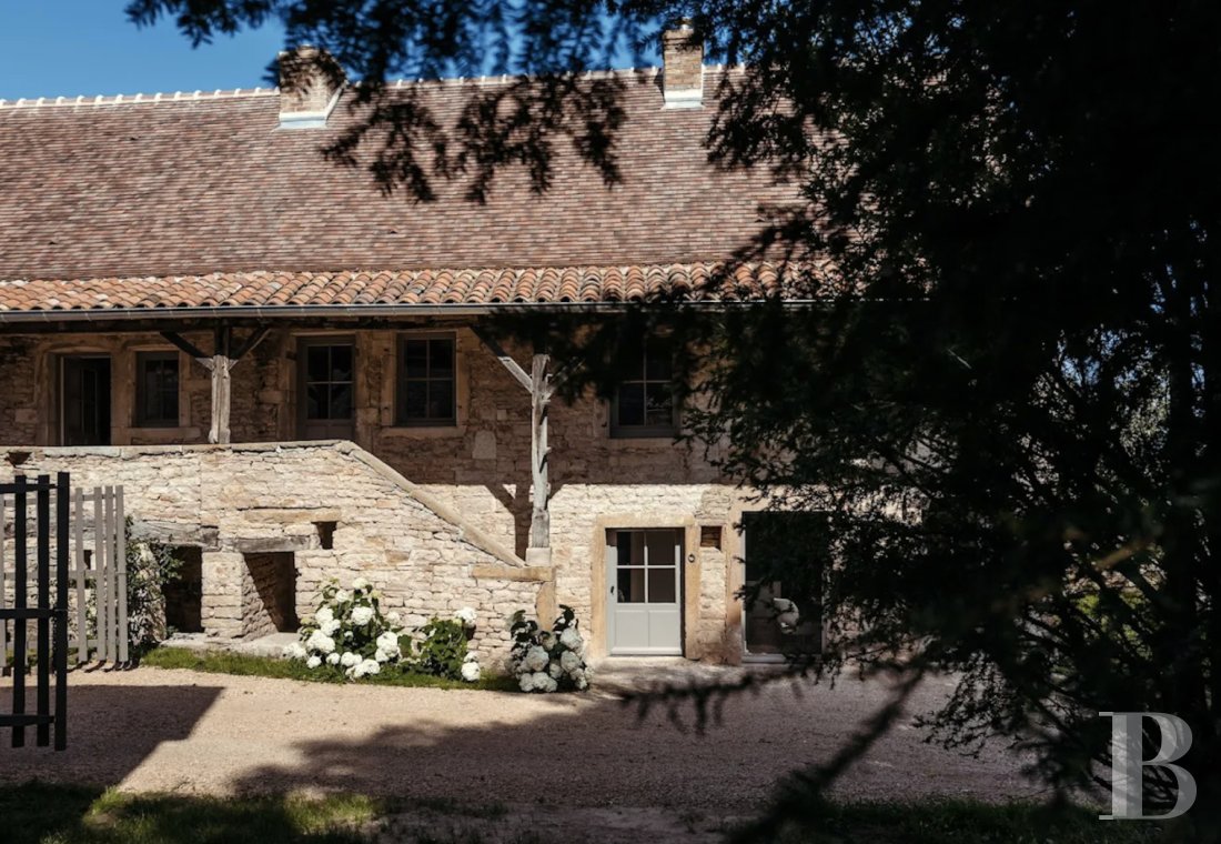 En Saône-et-Loire, dans le village de Lancharre, deux maisons du 17e siècle dans un domaine dédié à la villégiature - photo  n°22